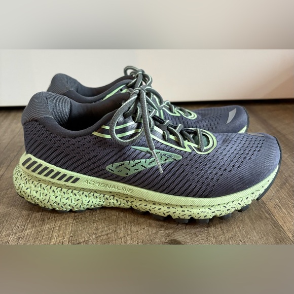 Brooks Adrenaline GTS 20 Tennis Shoes - Picture 2 of 6